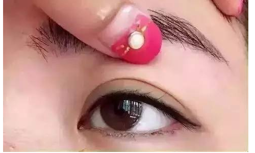 �۾����F��